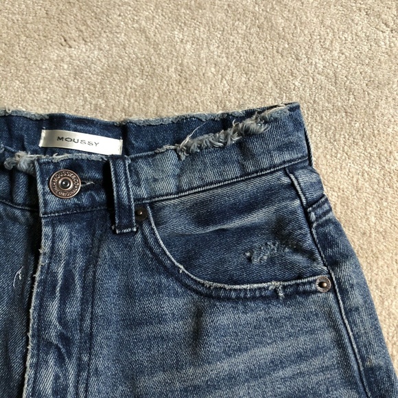 [SOLD] NWOT MOUSSY Distressed Shorts W24 Size1. - Picture 3 of 5